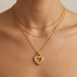 Collier en forme de cœur ajouré