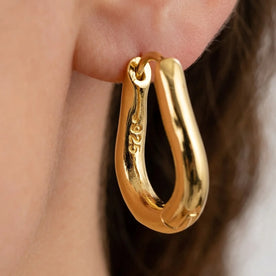 Pendientes de aro suaves con forma de espiral de 17 mm en plata u oro.