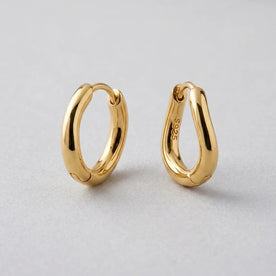 Pendientes de aro suaves con forma de espiral de 17 mm en plata u oro.