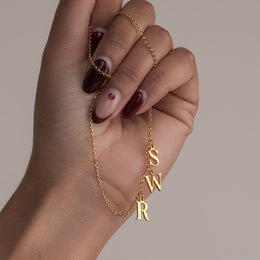 Collier à trois initiales