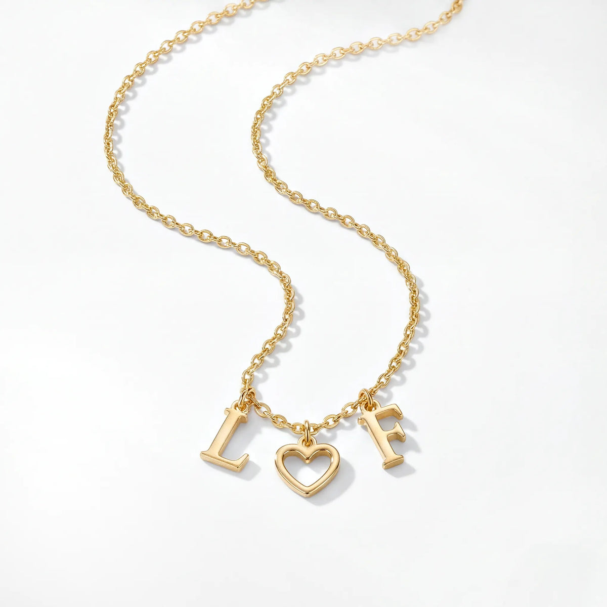 Collier avec initiale en forme de cœur - Idéal pour les couples et la Saint-Valentin, en or et argent