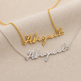 قلادة باسم Abigail