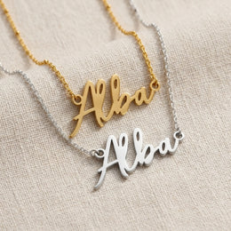 قلادة باسم Alba