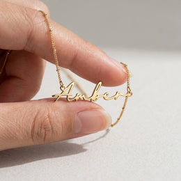 Kalung Nama Amber
