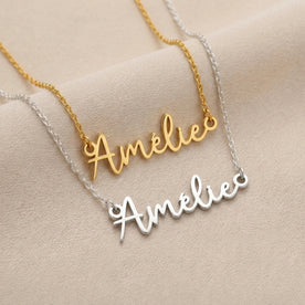 قلادة باسم Amelie