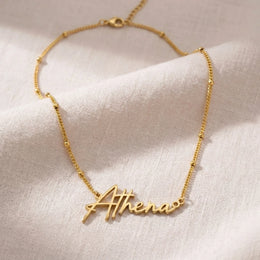 قلادة باسم Athena