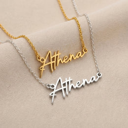 قلادة باسم Athena