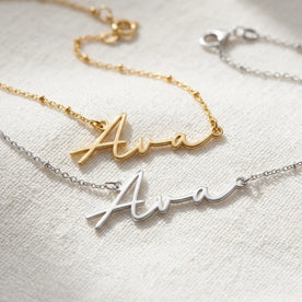 Collier prénom Ava | Or 18 carats, argent et vermeil | Prêt à être expédié