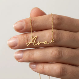Collier prénom Ava | Or 18 carats, argent et vermeil | Prêt à être expédié