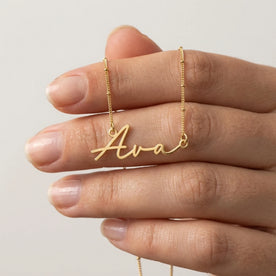 Collier prénom Ava | Or 18 carats, argent et vermeil | Prêt à être expédié