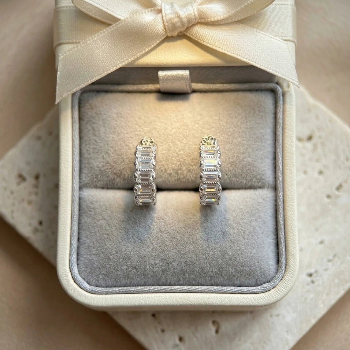 Boucles d'oreilles créoles baguette en or et argent