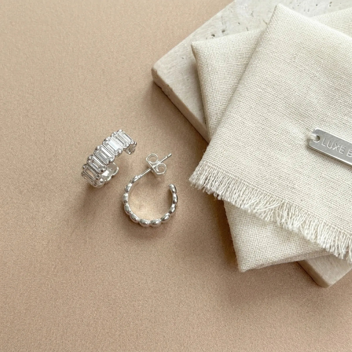Boucles d'oreilles créoles baguette en or et argent