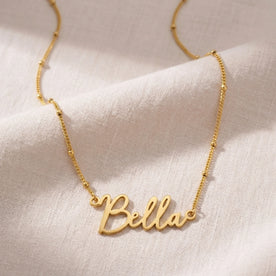 قلادة باسم Bella