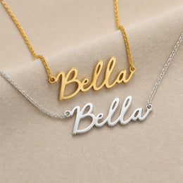قلادة باسم Bella