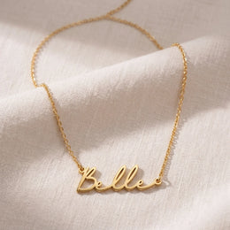 قلادة باسم Belle