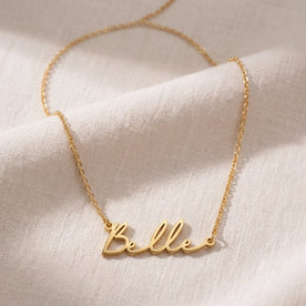 قلادة باسم Belle