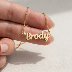 Necklace Brody Name Necklace HBD: Held, for scale