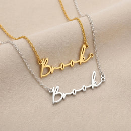 قلادة باسم Brooke