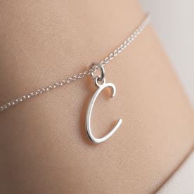 Armband met de letter C | Bedel met initiaal en letter C, goud en zilver