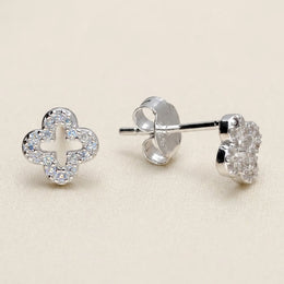 Anting-anting Cubic Zirconia Bentuk Semanggi Terbuka