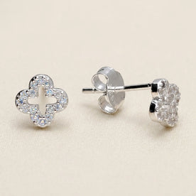 Anting-anting Cubic Zirconia Bentuk Semanggi Terbuka