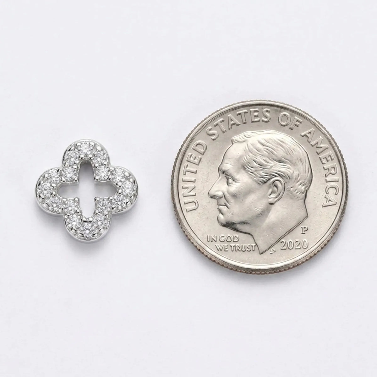 Anting-anting Cubic Zirconia Bentuk Semanggi Terbuka