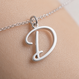 Armband met de letter D | Bedel met initiaal en letter D, goud en zilver