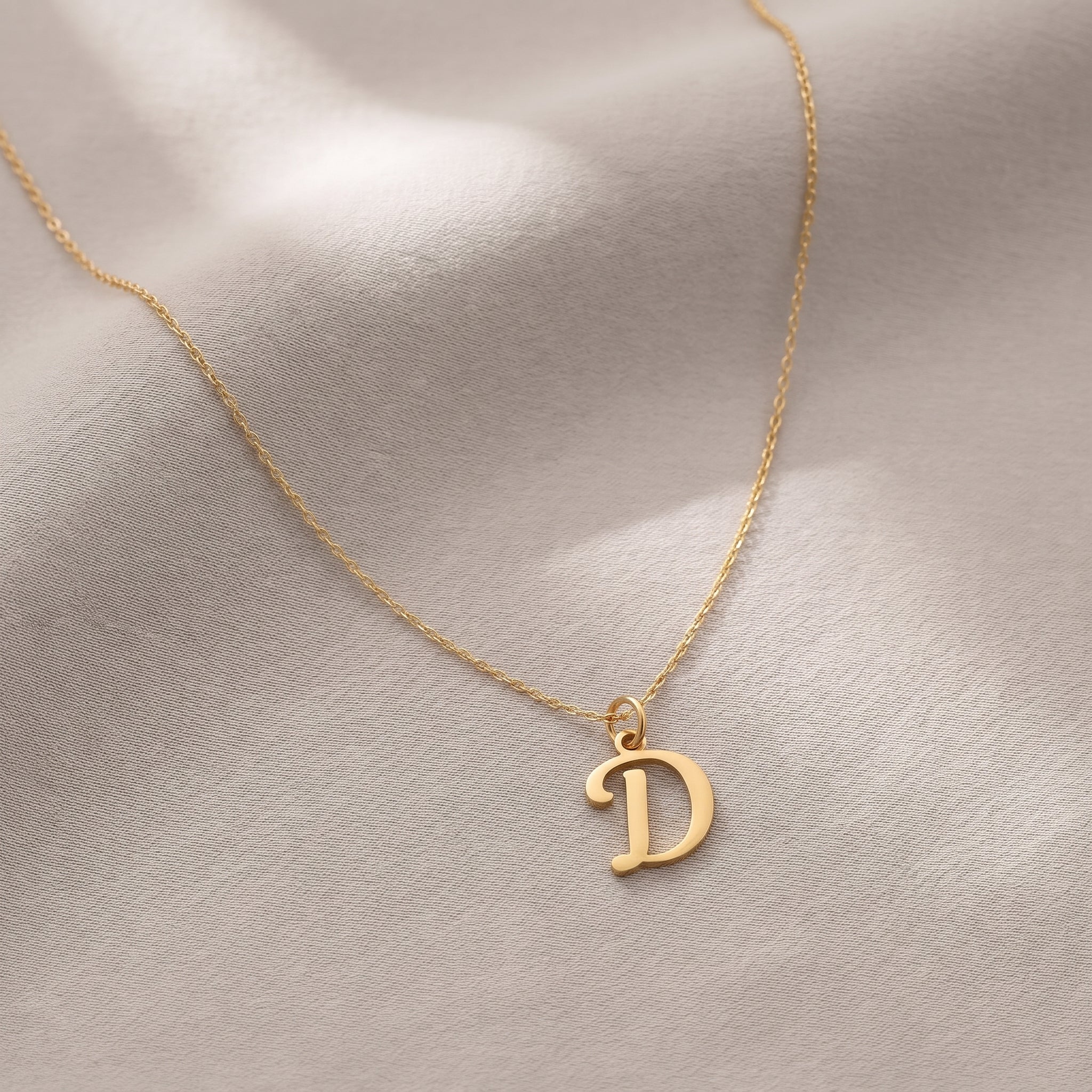 Ketting met de initialen D