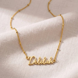 قلادة باسم Delilah