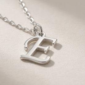 E-ketting | Hanger met initiaal en letter E, goud en zilver