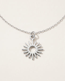 Collana e bracciale con ciondolo a forma di sole