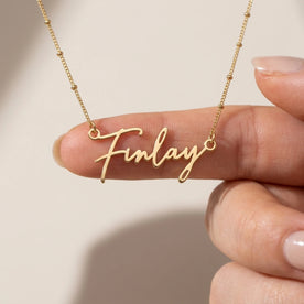 Necklace Finlay Name Necklace HBD: Held, for scale
