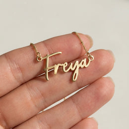 Collier prénom Freya | Or 18 carats, argent et vermeil | Prêt à être expédié