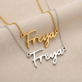 Collier prénom Freya | Or 18 carats, argent et vermeil | Prêt à être expédié