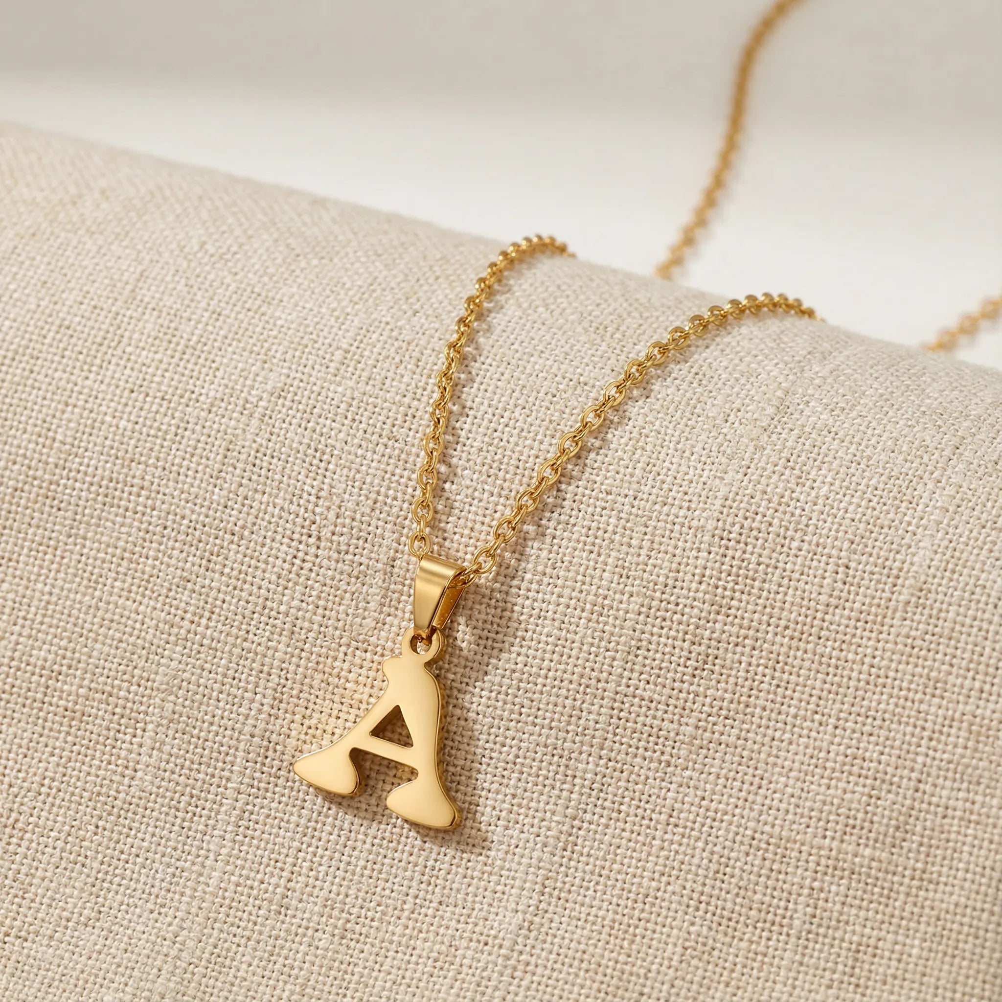Collana con iniziale personalizzata di G&M