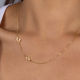 Collana con doppia iniziale laterale in oro o argento