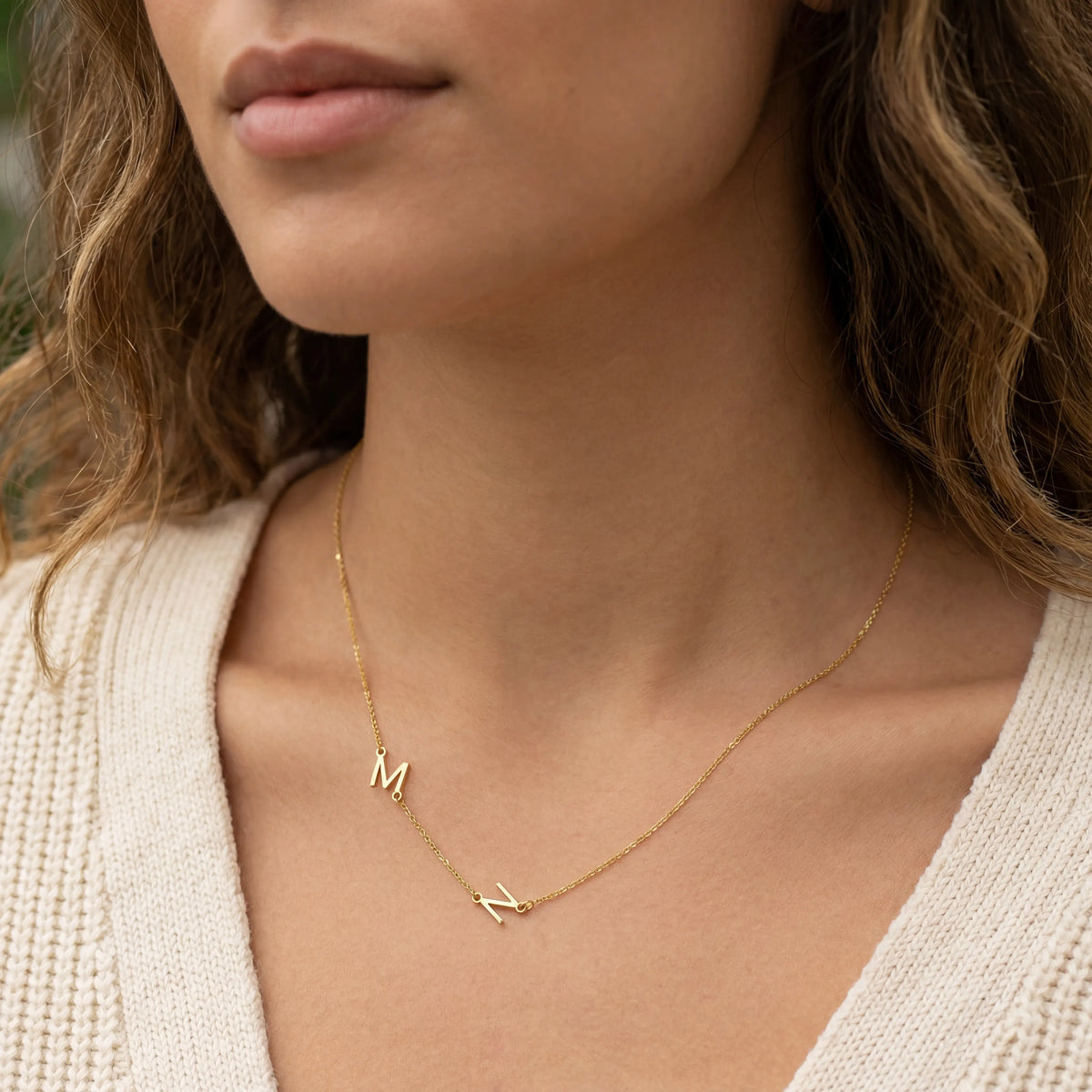 Collana con doppia iniziale laterale in oro o argento