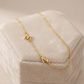 Collana con doppia iniziale laterale in oro o argento