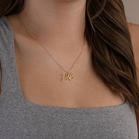 Collana personalizzata con doppia iniziale e e commerciale (&) – Oro e argento