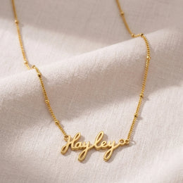 قلادة باسم Hayley