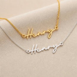 قلادة باسم Henry