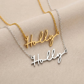 قلادة باسم Holly
