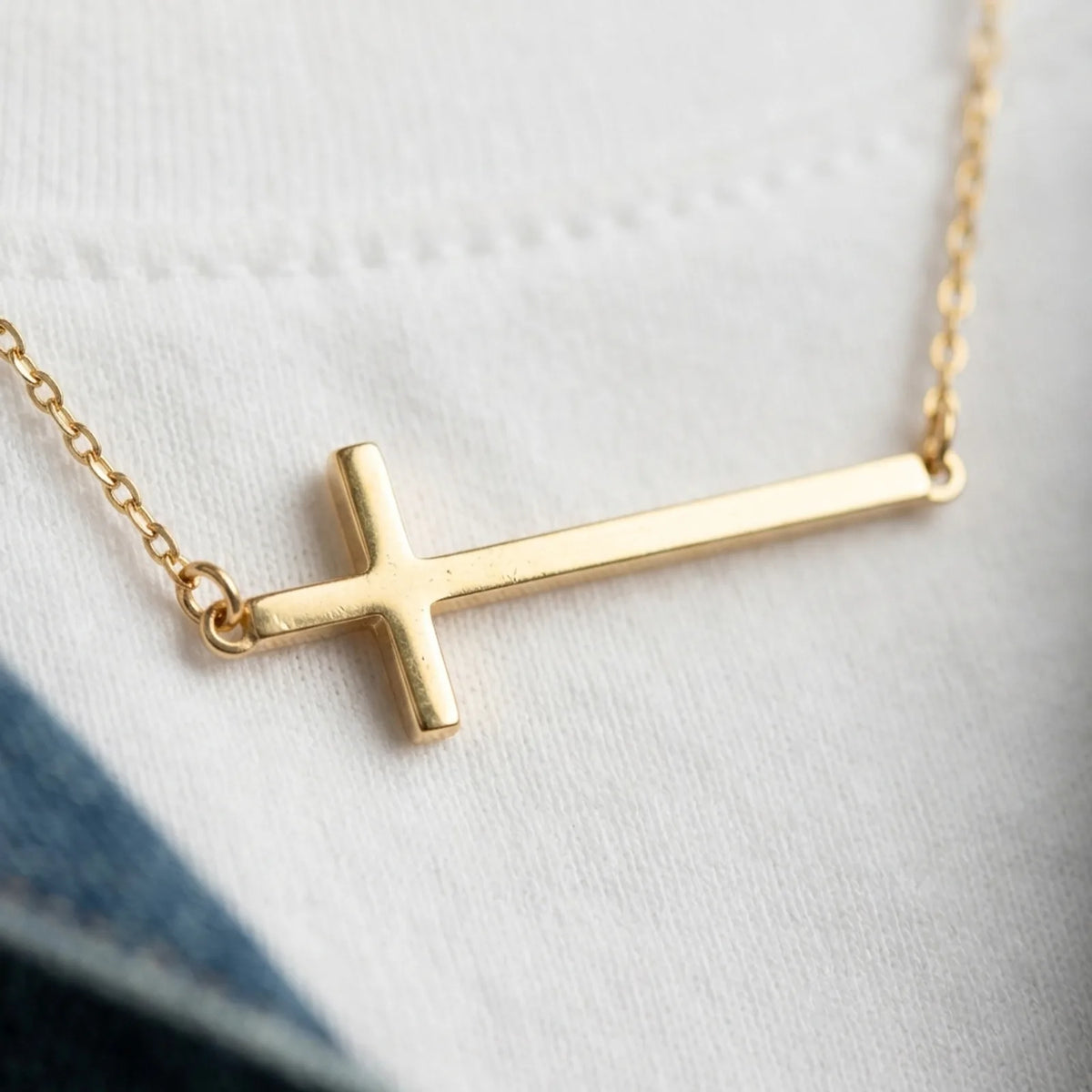 Collana con croce orizzontale in oro o argento – Ciondolo moderno a croce laterale