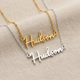 قلادة باسم Hudson