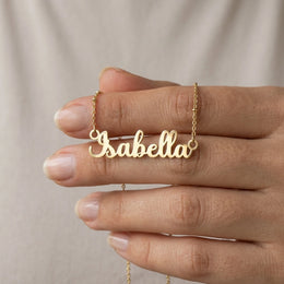 قلادة باسم Isabella