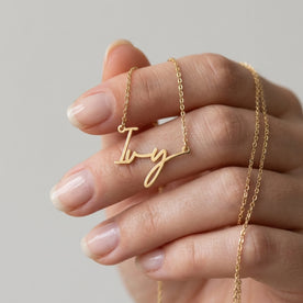 Collier prénom Ivy | Or 18 carats, argent et vermeil | Prêt à être expédié