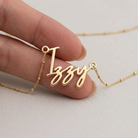 Collier prénom Izzy | Or 18 carats, argent et vermeil | Prêt à être expédié