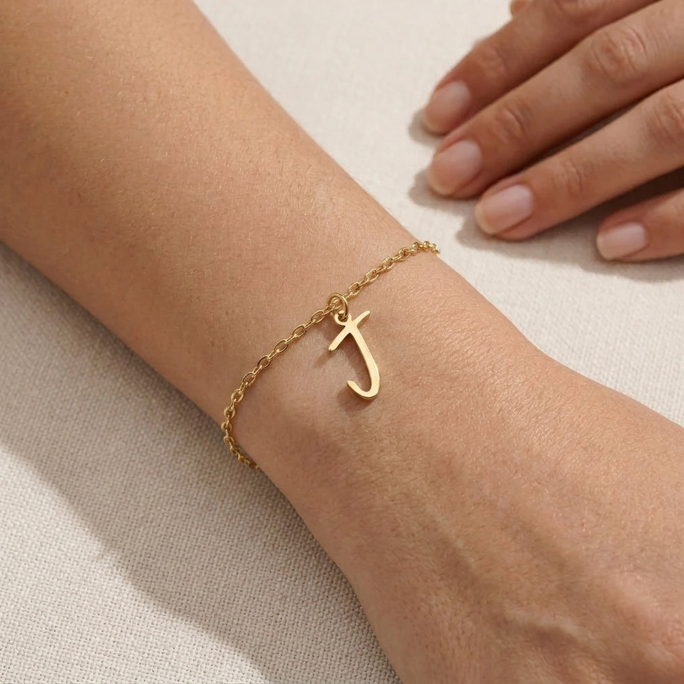 J-alkukirjainrannekoru