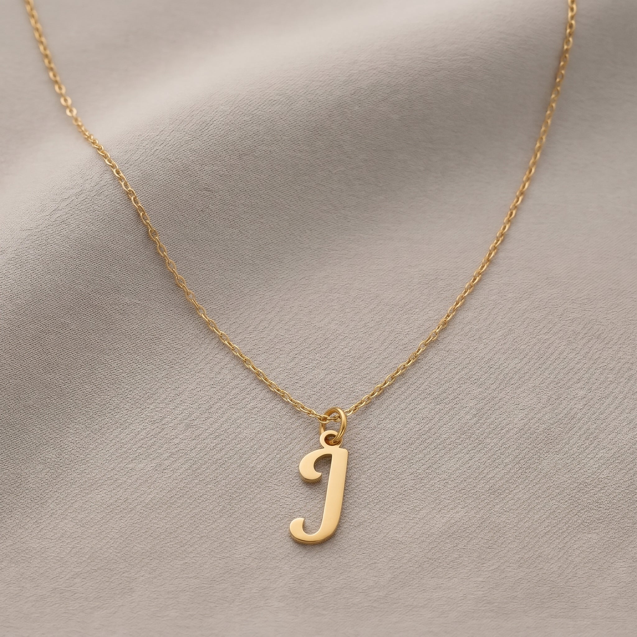 Ketting met de initialen J