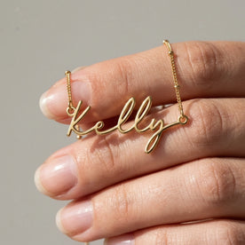 قلادة باسم Kelly